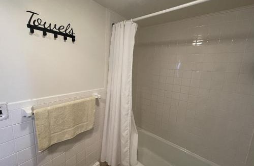 Perry Hotel | Park Lake Motel