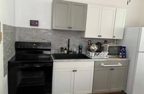 Kensington Apartment | Park, Library across near Centernn