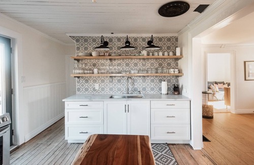 Bloomfield House | Park & Mill - Hot Tub, Bocce Court & Fire Pit!