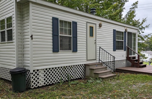 Perry House | Park model unit #1 for rent by Silver Lake NY