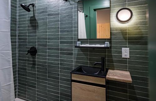 Tupper Lake Hotel | Park Motel and Cabins