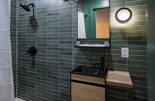 Tupper Lake Hotel | Park Motel and Cabins