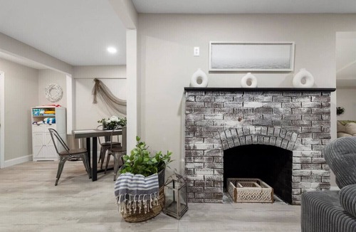 Sylvan Beach House | Park Peaks on the Beach| 4BR Waterfront | Hot tub | Sleeps 12!