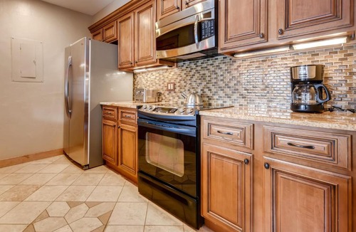 Historic District Apartment | Park Place B102