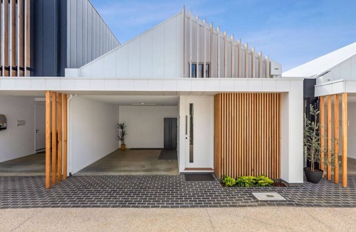 Ocean Grove Apartment | Park Place Luxe - 12pm checkout - Central location