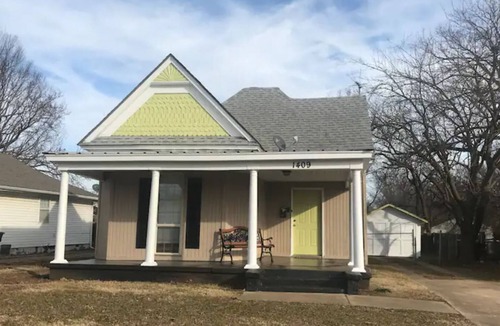 Shawnee House | Park Place Victorian charming delightful cozy home