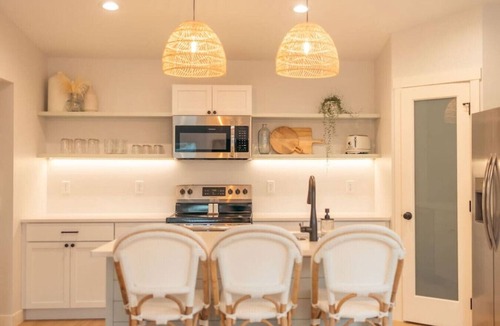 Park Point House | Park Point Beach Home🌲 Family Retreat ☀️ 🌊 Pet Friendly 🐾