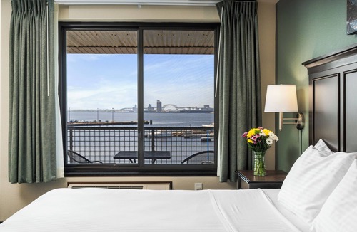 Park Point Hotel | Park Point Marina Inn