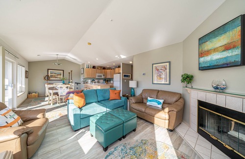 Chelan Condo | Park Pointe A301 - Community Pool/Hot tub