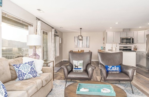 Chelan Condo | Park Pointe C201 - Community Pool/Hot tub