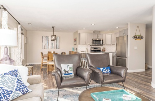 Chelan Condo | Park Pointe C201 - Community Pool/Hot tub