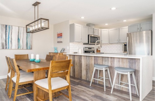 Chelan Condo | Park Pointe C201 - Community Pool/Hot tub