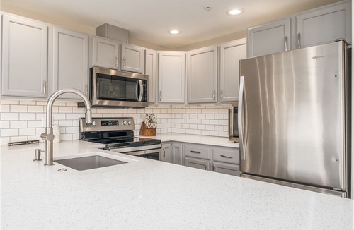 Chelan Condo | Park Pointe C201 - Community Pool/Hot tub