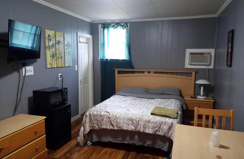 Otonabee-South Monaghan Hotel | Park Side Motel