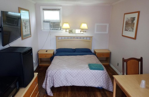 Otonabee-South Monaghan Hotel | Park Side Motel