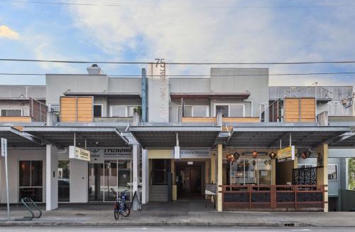 West End Apartment | Park the car & Explore Brisbane by Custom Bnb Hosting