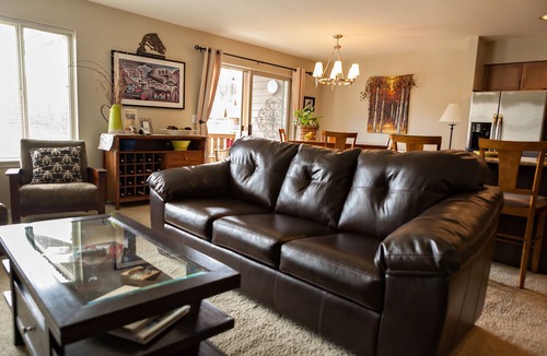 Downtown Leavenworth Condo | PARK @ THE CONDO AND WALK TO TOWN. POOLS & HOT TUBS OPEN NOW, PRETTY VIEWS