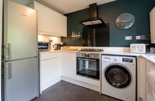 Salfords Apartment | Park View - Free parking for 3