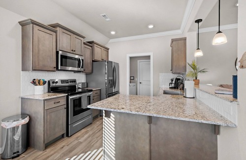 Lowell House | Park View Place: Central To All NWA