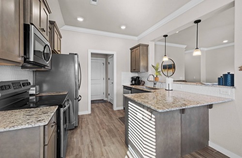 Lowell House | Park View Place: Central To All NWA