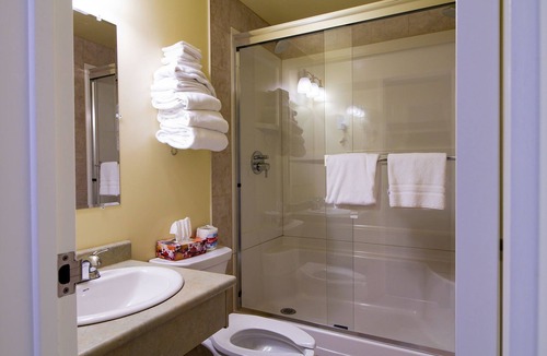 Winnipeg Hotel | Park West Inn