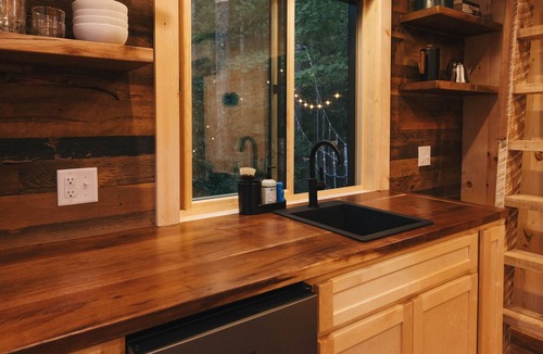 Zirconia Cabin | Parke's Stand- Treehouse