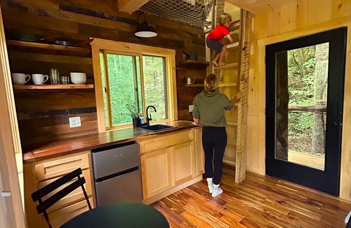 Zirconia Cabin | Parke's Stand- Treehouse