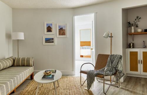 South Yarmouth Hotel | Parker Beach Lodge