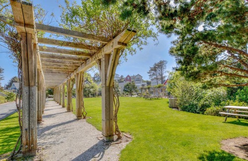 Olivia Beach House | Parker House