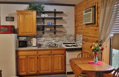 Eureka Springs Cabin | Parkers Hideaway on the White River/Dogwood Cabin