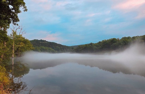 Eureka Springs Cabin | Parkers Hideaway on the White River/Dogwood Cabin