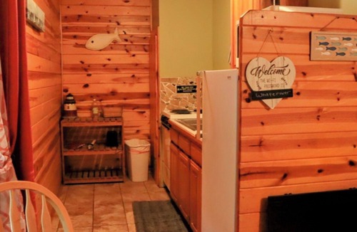 Eureka Springs Cabin | Parkers Hideaway on the White River/Redbud Cabin, 200 feet from the River