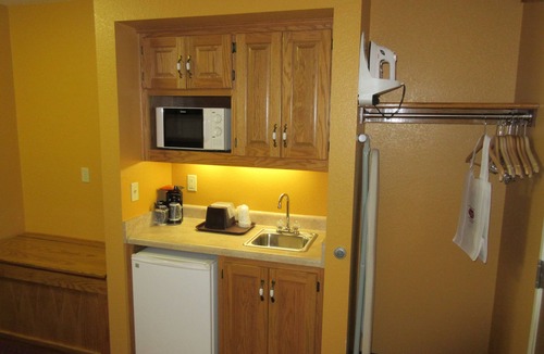 Warsaw Hotel | Parkfield Inn