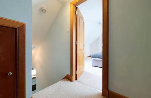 Rosyth Apartment | Parkgate Apartment - Near M90, Amazon, Edinburgh