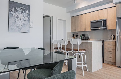 Oshawa House | Parking! 4BR Town, Costco, Durham College, Oshawa