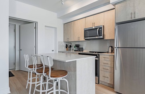 Oshawa House | Parking! 4BR Town, Costco, Durham College, Oshawa