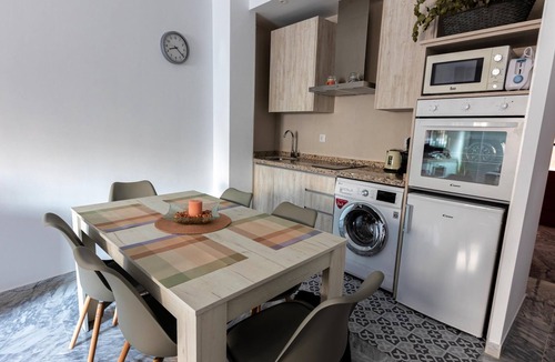La Trinidad-San Juan y Todos los Santos Apartment | Parking. Entre Patios Centro