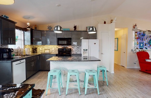 Leeward Sands House | Parking for Boat, Golf Cart Access, In Town