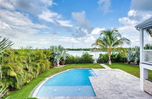 Key West House | Parking, Heated Pool, Pet Friendly - Seagate House