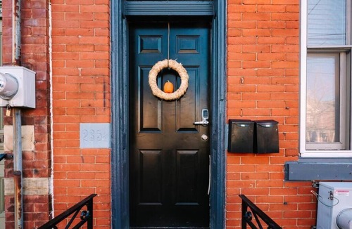 Manchester Apartment | Parking - Laundry - Convenient