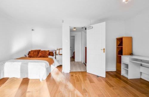 Parsons Green and Walham House | Parking Outside Terrace Balcony Fulham ST