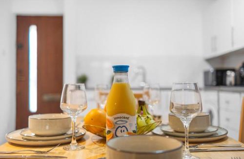 Parsons Green and Walham House | Parking Outside Terrace Balcony Fulham ST