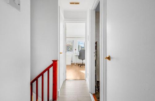 Parsons Green and Walham House | Parking Outside Terrace Balcony Fulham ST