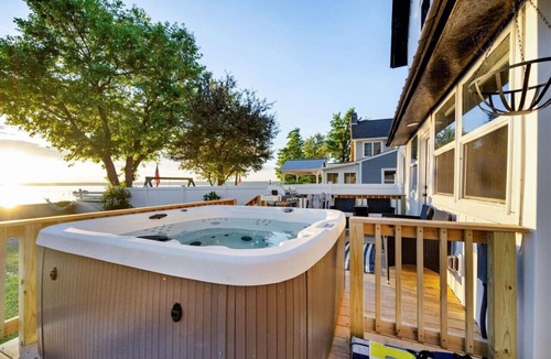 Sylvan Beach House | Parks Slice Heaven | 2BR Waterfront| with Hot tub