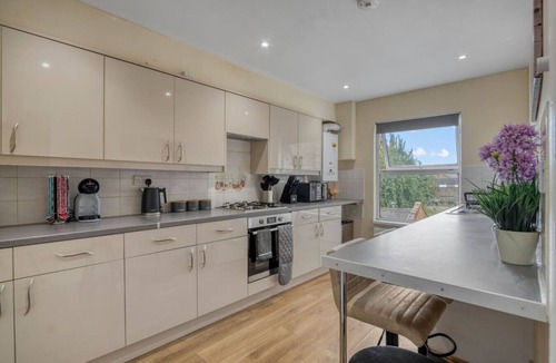 Bethnal Green Apartment | Parkside 3 Bed Apartment Hackney