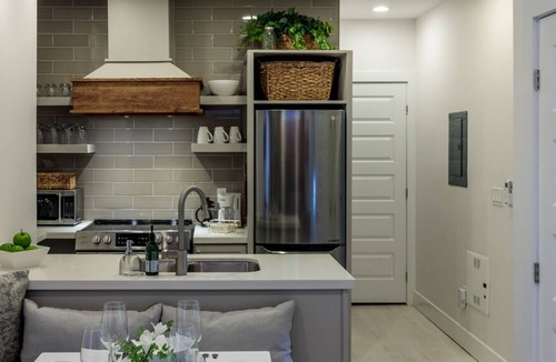 Inner Harbour Apartment | Parkside Getaway in Downtown Kingston