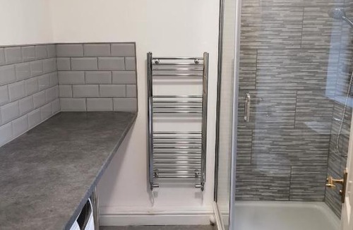 Barrow-in-Furness House | Parkside House 3 bedroom 2 bathroom. parking.