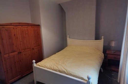 Barrow-in-Furness House | Parkside House 3 bedroom 2 bathroom. parking.