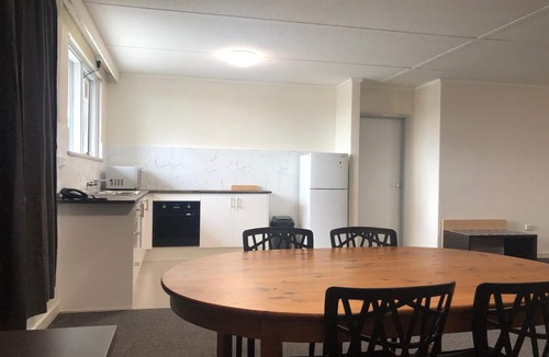 Kingsbury Hotel | Parkside Inn Motel