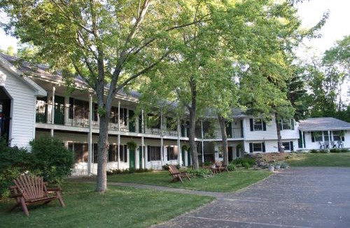 Ellison Bay Hotel | Parkside Inn